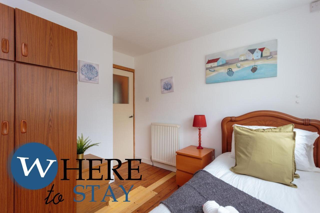 Appartement Lovely By The Hillwood Park-free Parking